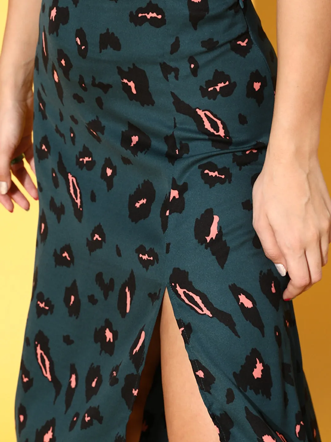 Berrylush Women Teal Green & Black Abstract Printed Crepe Thigh-High Slit Flared A-Line Midi Skirt