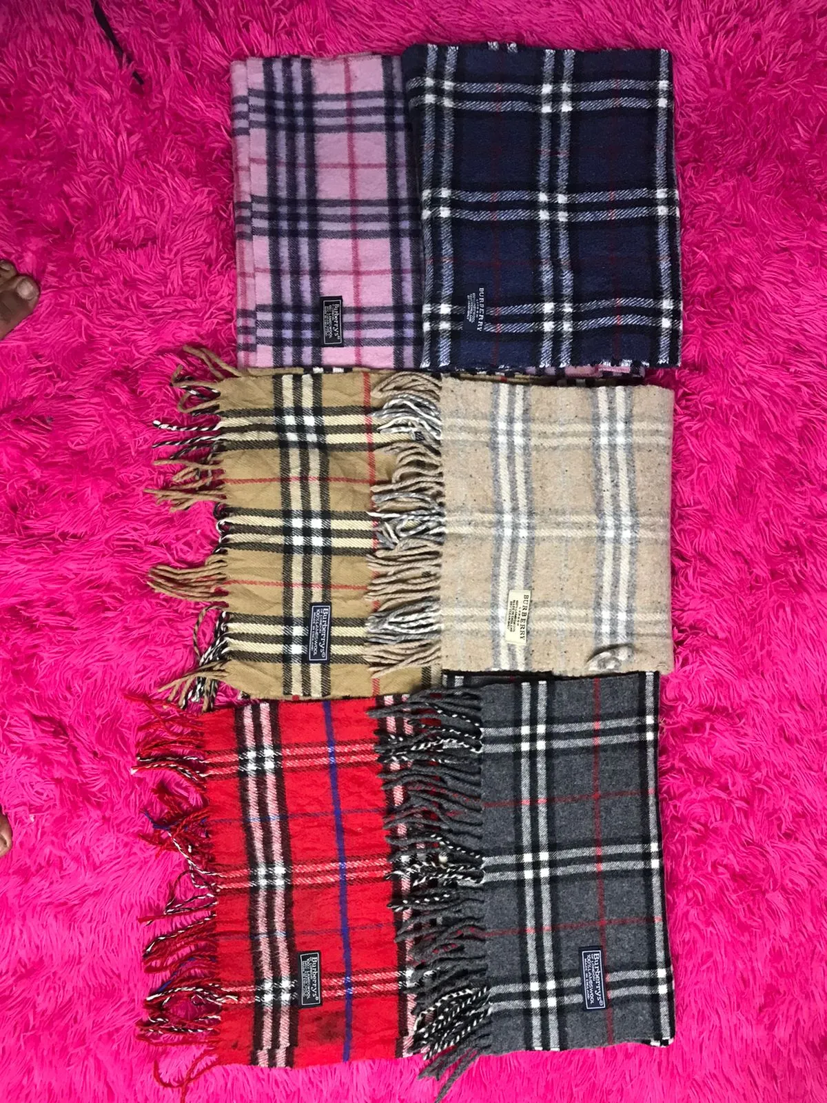 Burberry scarfs 100 pcs get 10 pcs free