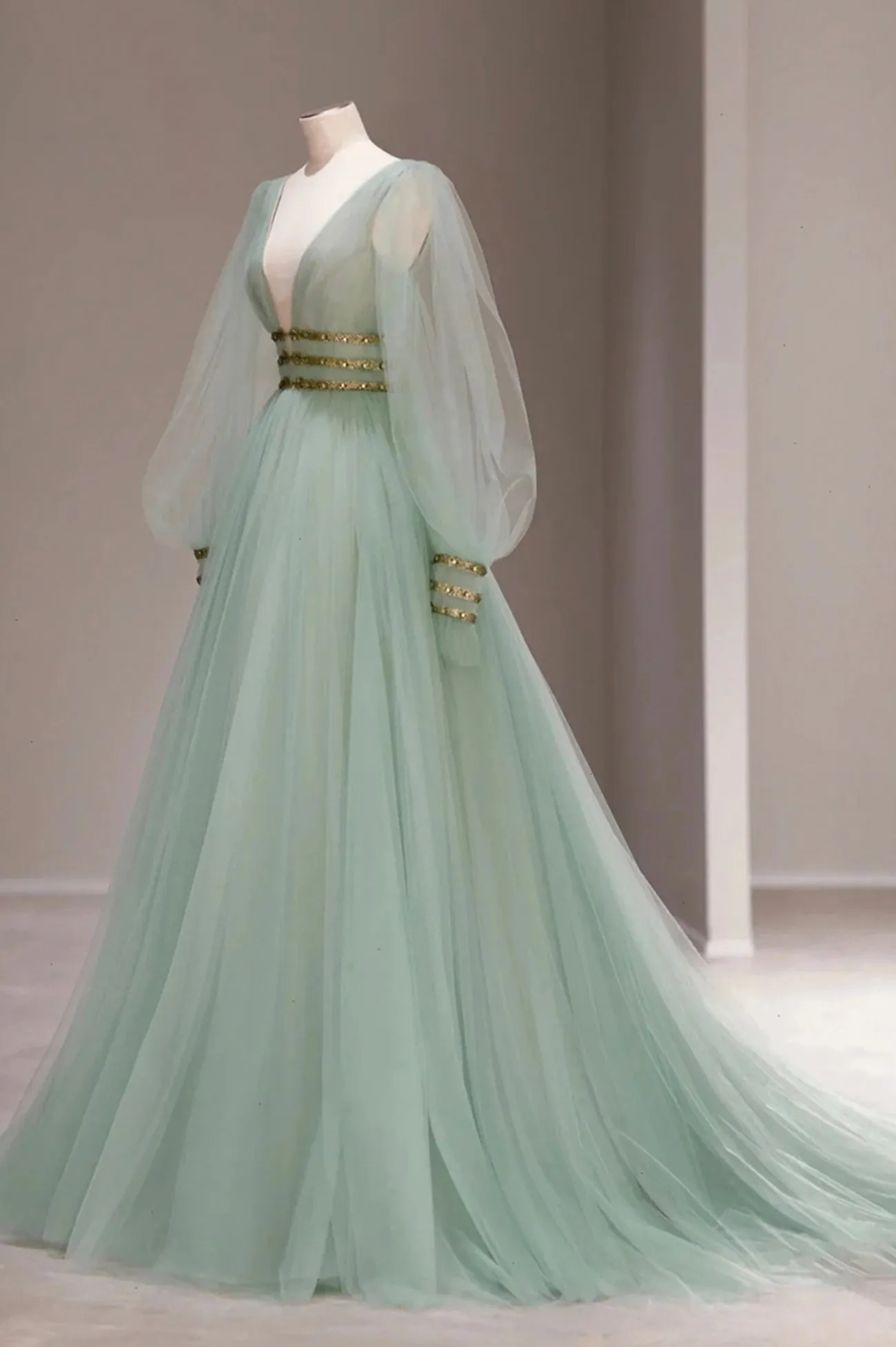 Green V-Neck Tulle Long Prom Dress Long Sleeve Evening Dress