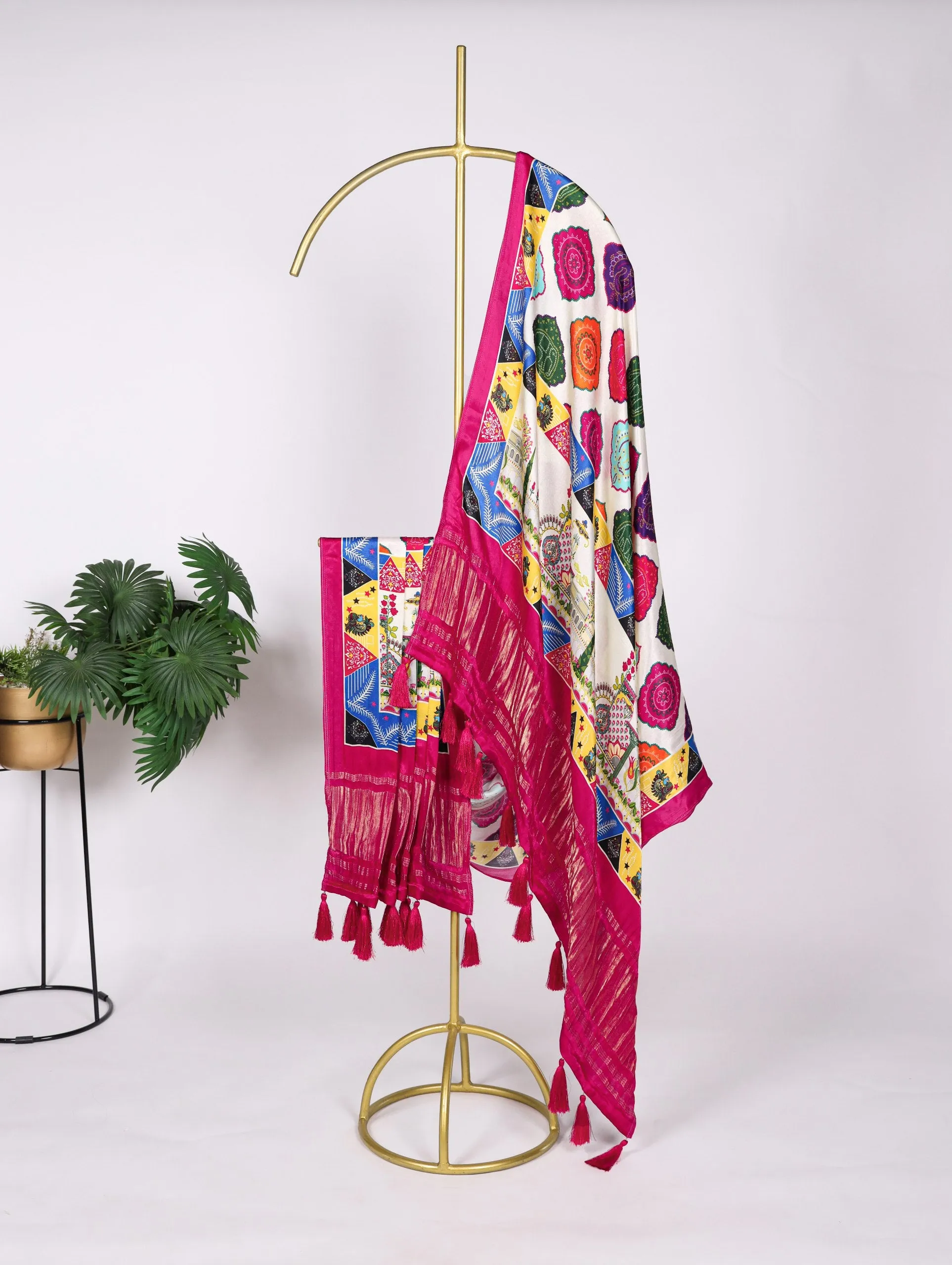 Luxurious Gaji Silk Dupatta: Digital Prints & Classic Lagdi Patta with Tassels