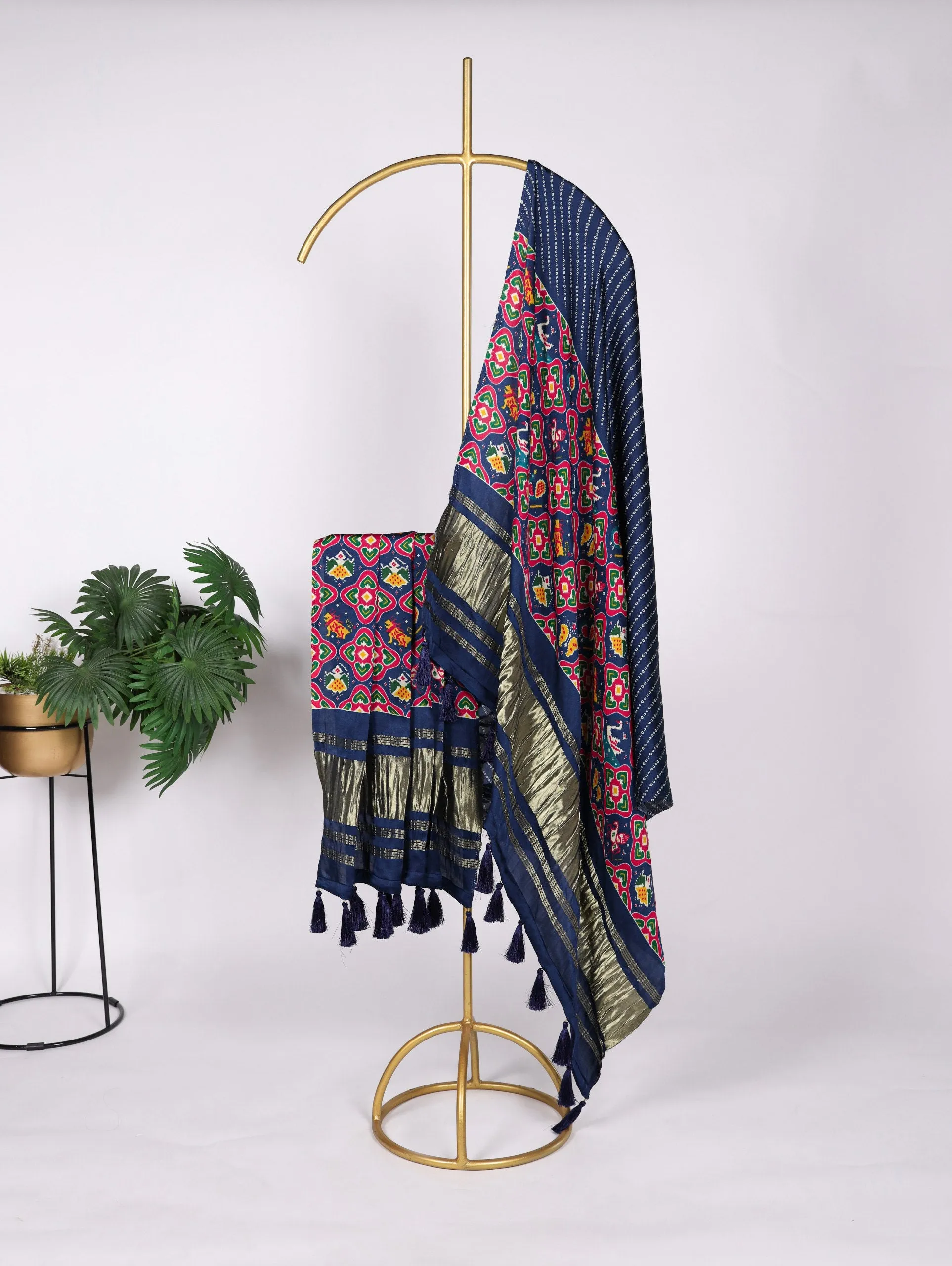 Luxurious Gaji Silk Dupatta: Digital Prints & Classic Lagdi Patta with Tassels