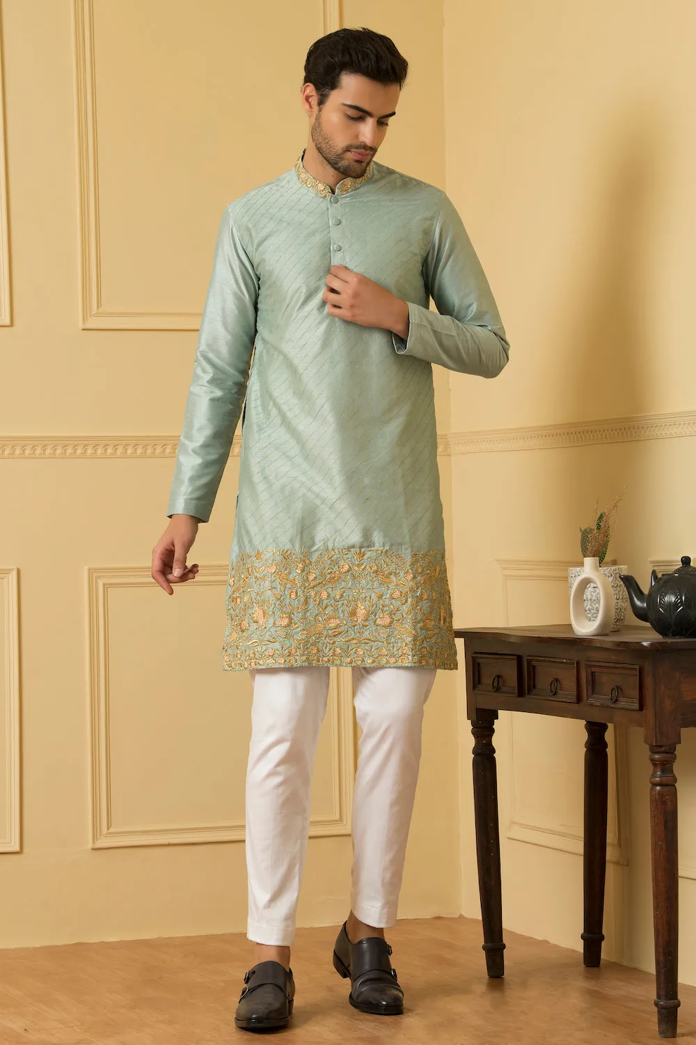 Men's Zari Embroidered Kurta - Hilo Design